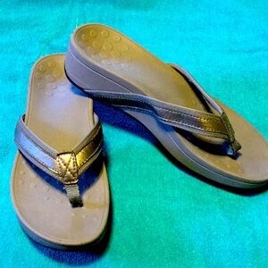 Vionic platform slide